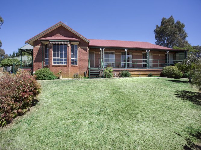 8 Cooper Court Campbells Creek 3451
