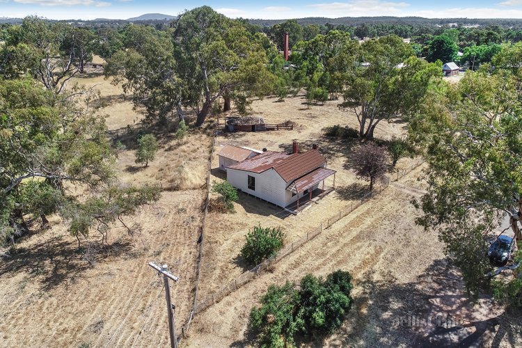 8 Creswick-Newstead Road Newstead 3462