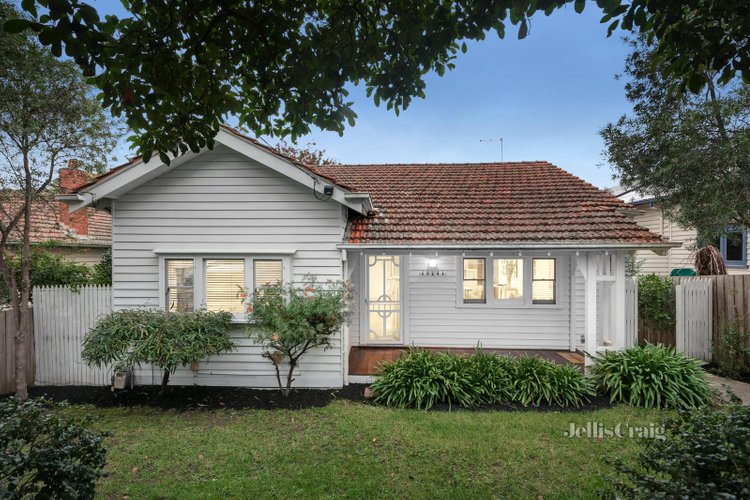 8 Curlewis Street Mont Albert 3127