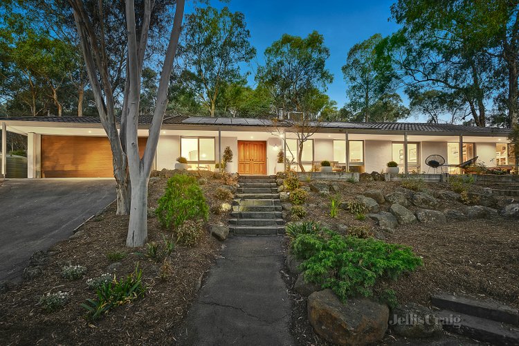 8 Doleen Road North Warrandyte 3113