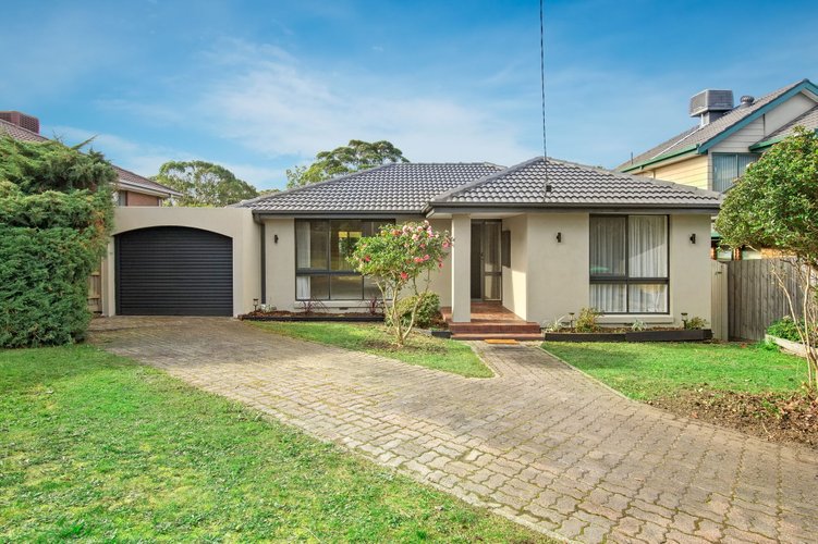 8 Dwyer Place  Greensborough 3088