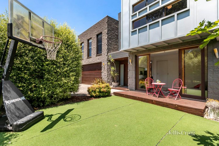 8 Eliza Close Williamstown North 3016