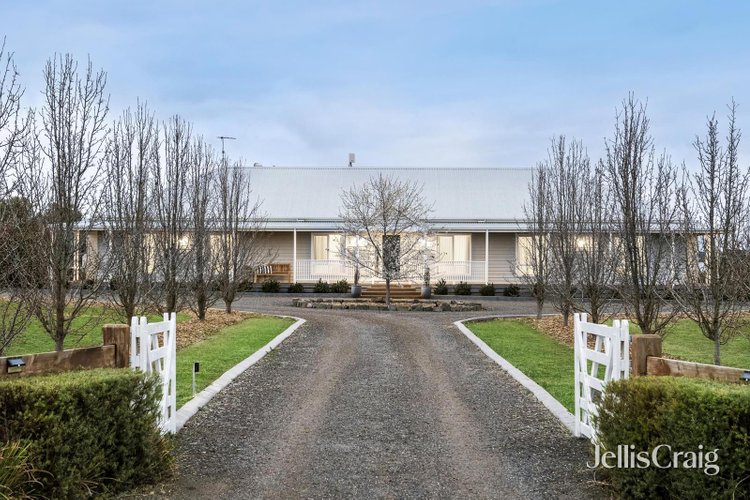 8 Falkirk Crescent Inverleigh 3321