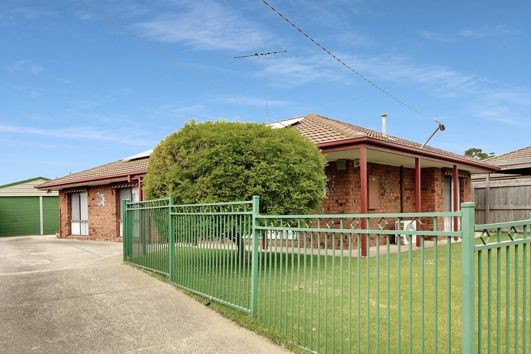 8 Filipi Drive St Albans Park 3219