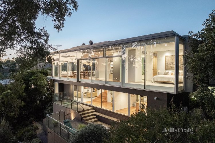 8 Finhaven Court Kew 3101