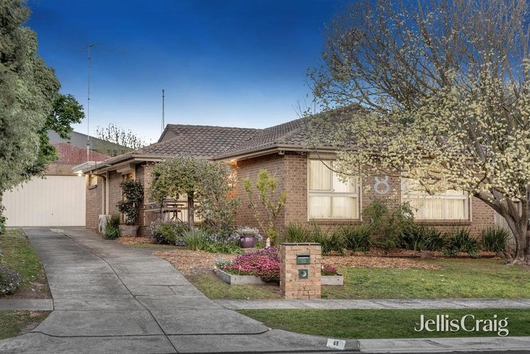 8 Galahad Crescent Glen Waverley 3150