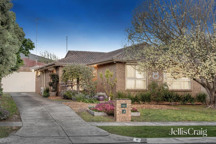 8 Galahad Crescent Glen Waverley 3150