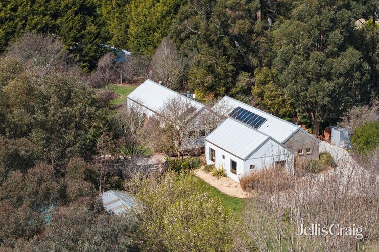 8 Groves Street Trentham 3458