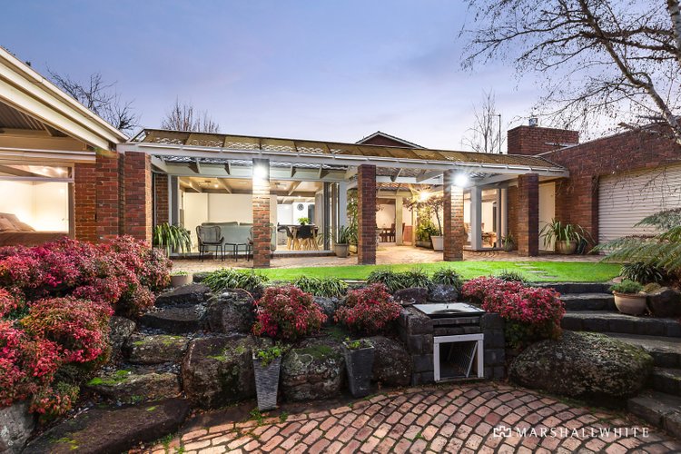 8 Harvell Court