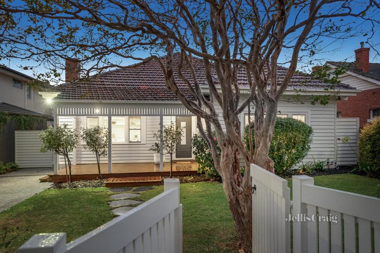 8 Hillside Avenue Bentleigh 3204