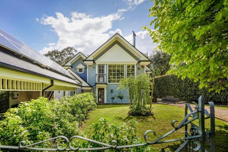 8 Hotham Avenue Mount Macedon 3441