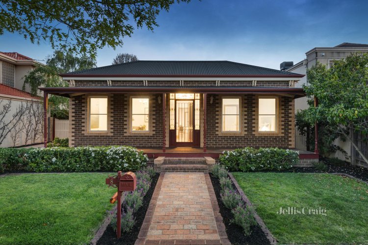 8 Huntingfield Court Carnegie 3163