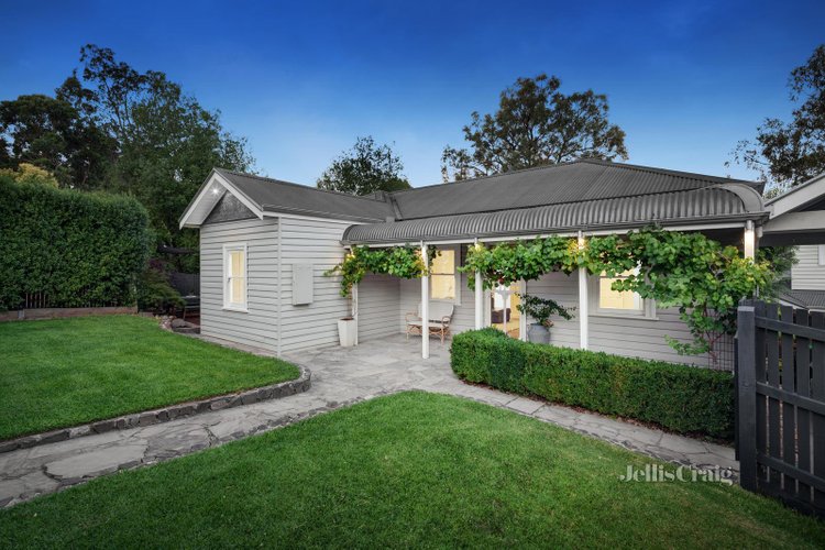 8 Ingrams Road Research 3095