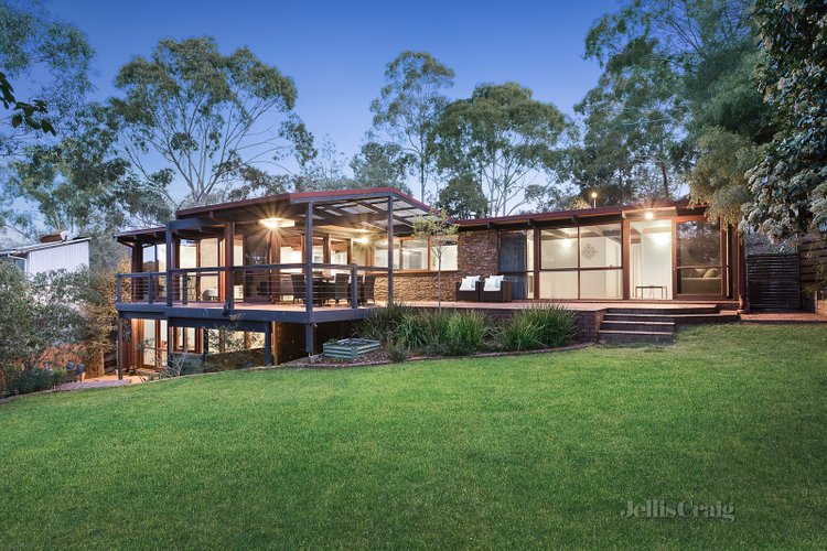 8 Jelbart Court Eltham 3095