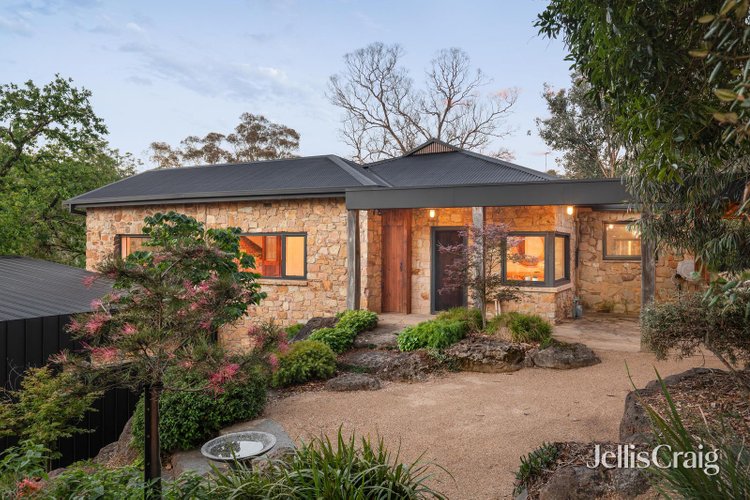 8 Kangaroo Ground-Warrandyte Road North Warrandyte 3113