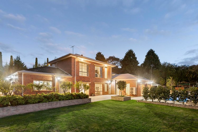 8 Leslie Street Donvale 3111