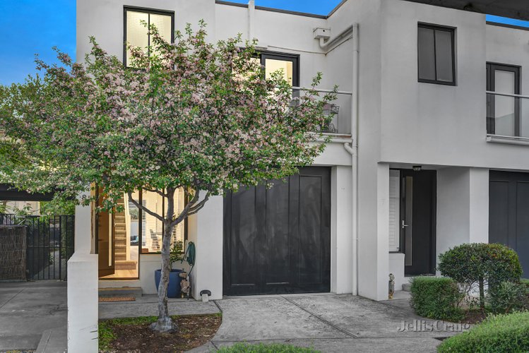 8 Lewisham Lane Prahran 3181