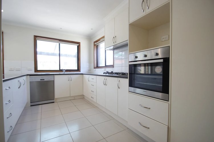 8 Lomond Drive Glen Waverley 3150