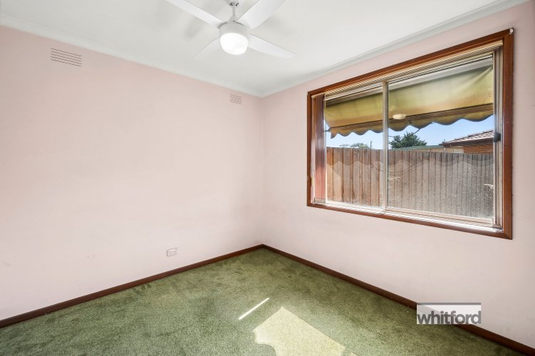 8 Lunik Court, Whittington