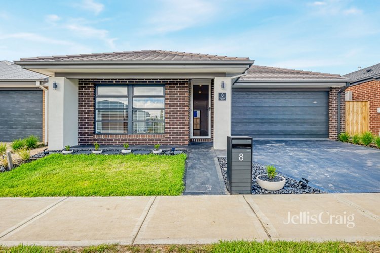 8 Lynnwood Drive Mickleham 3064