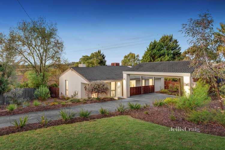 8 Mooltan Place Eltham North 3095