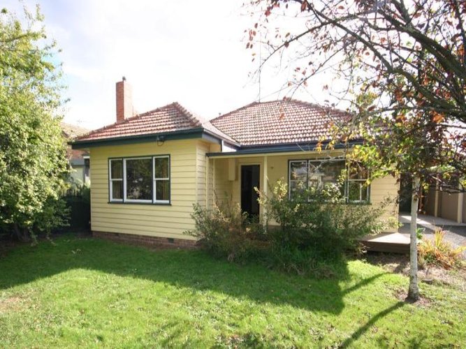 8 Munro Street Alfredton 3350