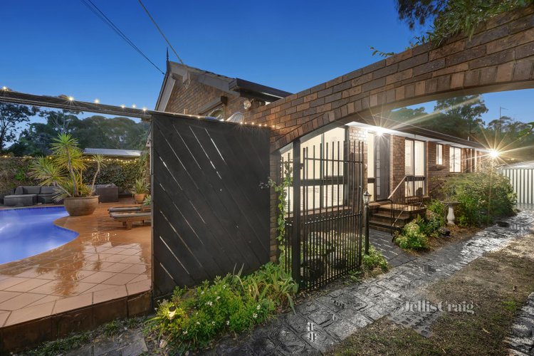 8 Murumba Street Greensborough 3088