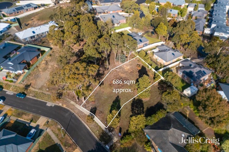8 Nyora Grove Mount Helen 3350