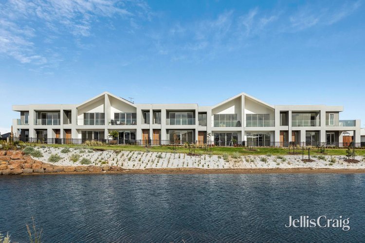 8 Oyster Lane Point Lonsdale 3225
