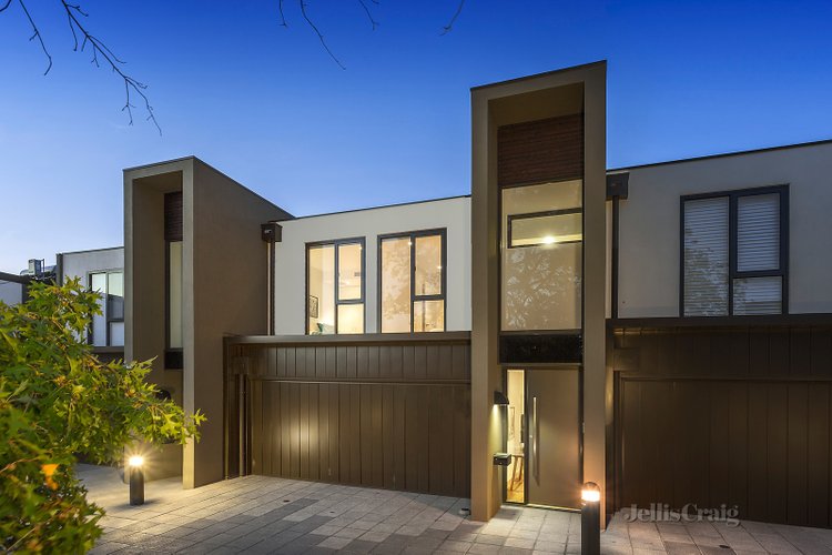 8 Pin Oak Court Canterbury 3126