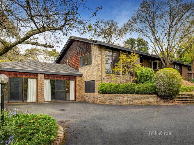 8 Rangeview Road Donvale 3111