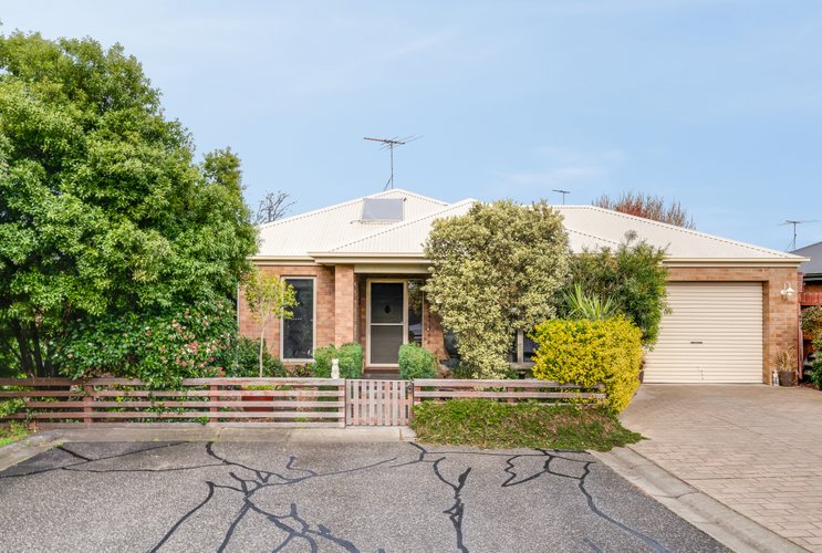 8 Redgum Court Belmont 3216