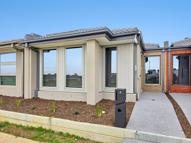 8 Rockbank Walk Armstrong Creek 3217