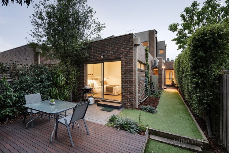 8 Rossmoyne Street Thornbury 3071