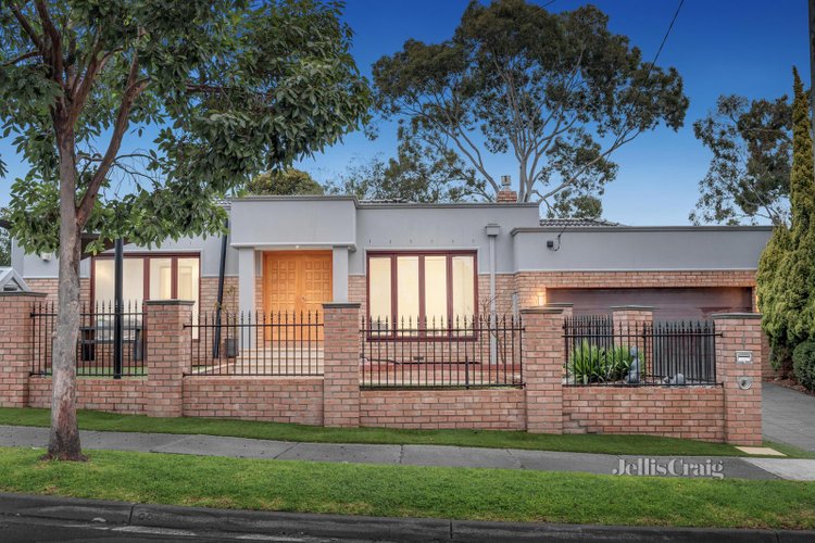 8 Sampson Drive Mount Waverley 3149
