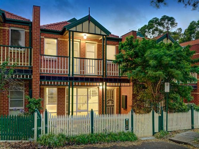 8 Scarborough Square Mont Albert North 3129