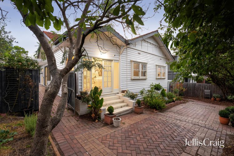 8 Scottsdale Street Surrey Hills 3127