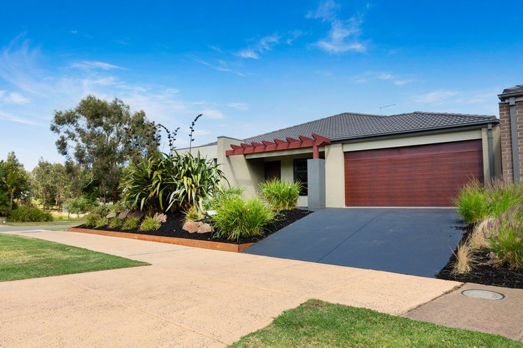 8 Sefton Grange  Mount Martha 3934