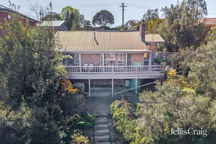 8 Struan Avenue Mooroolbark 3138