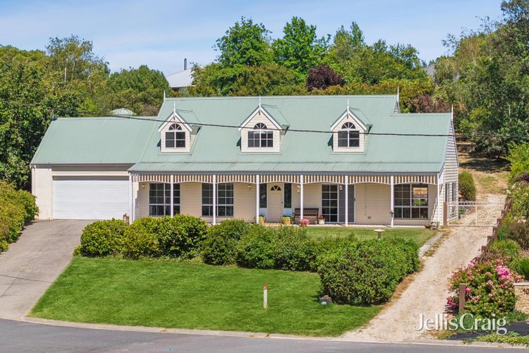 8 Tennyson Street Woodend 3442