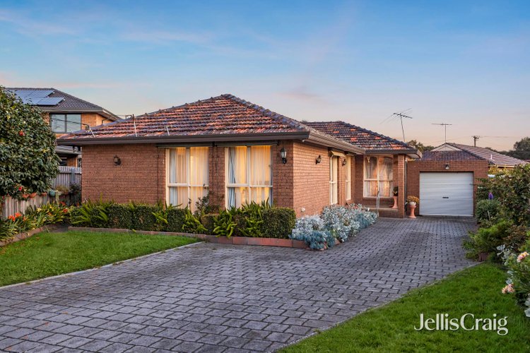 8 Traphina Court Oakleigh South 3167