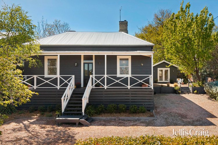 8 Vincent Street North Daylesford 3460