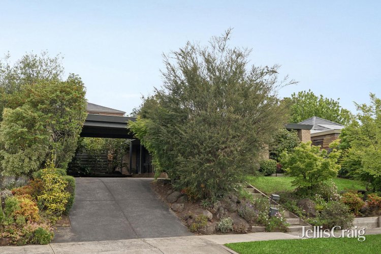 8 Viscount Drive Doncaster 3108