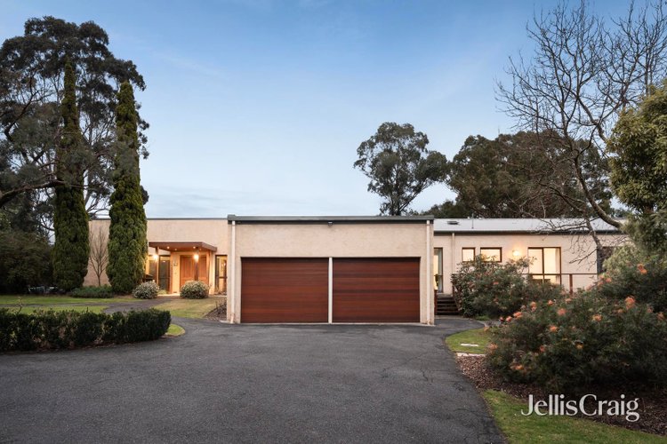 8 Whitefriars Way Donvale 3111