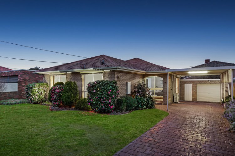 8 Whitehaven Crescent Noble Park North 3174