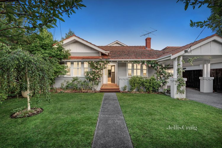 8 Whitmuir Road Bentleigh 3204