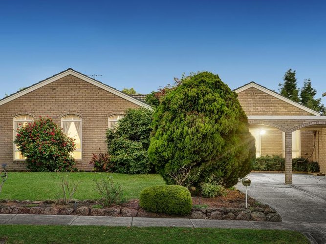 8 Woodlea Street Doncaster East 3109