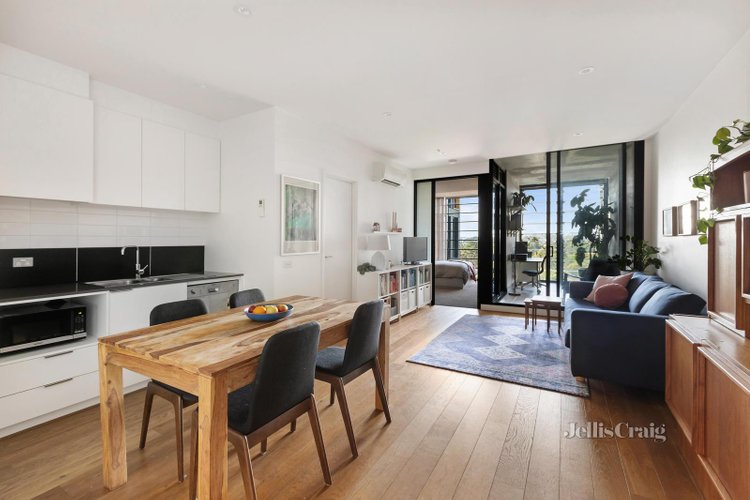 804 10 Trenerry Crescent Abbotsford 3067