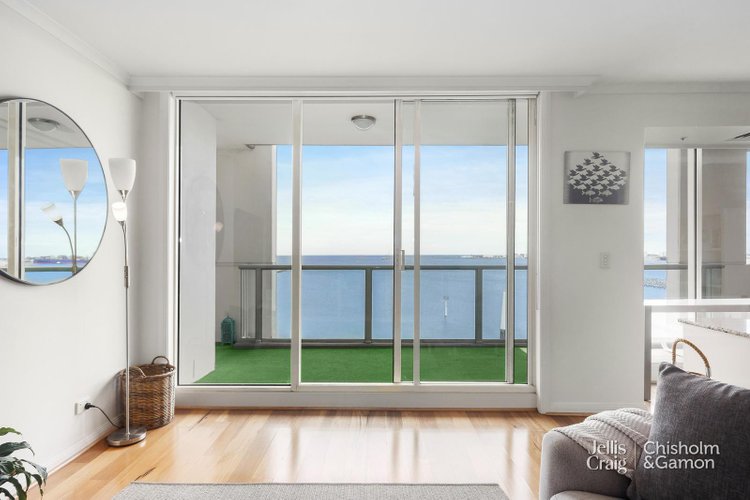 806 115 Beach Street Port Melbourne 3207