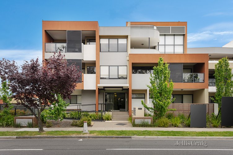 8/1040 Doncaster Road Doncaster East 3109